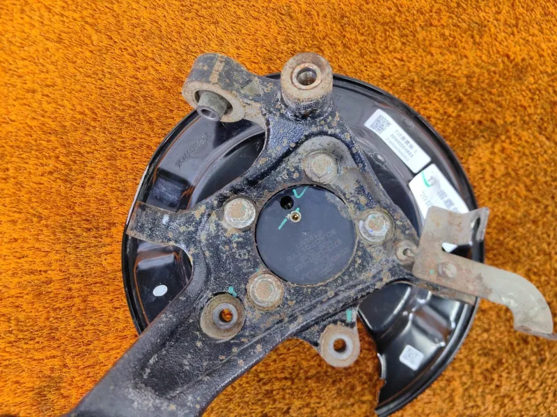 Кулак поворотный