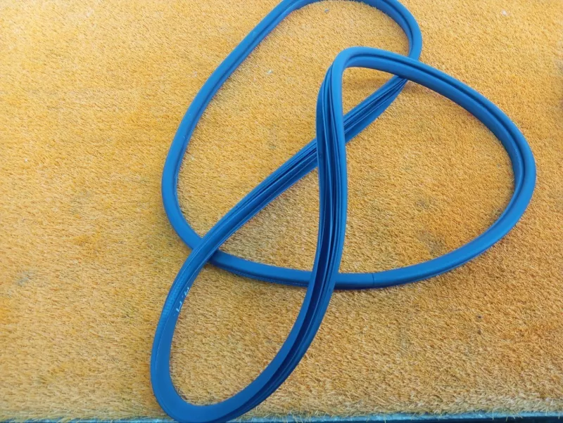 Уплотнитель проема двери