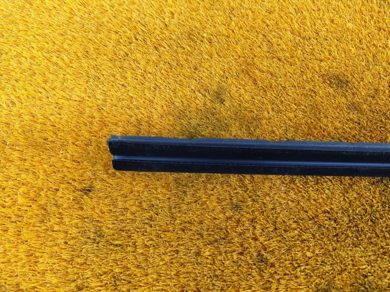 Уплотнитель стекла двери