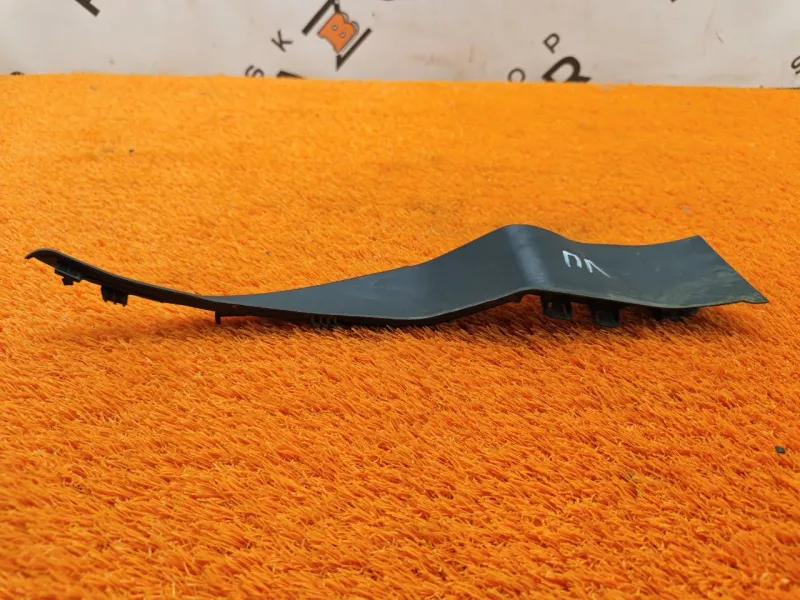 Накладка петли капота