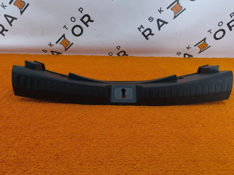 Накладка замка багажника