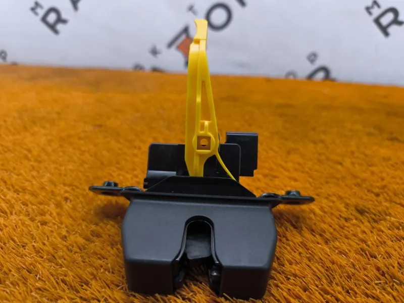 Замок багажника