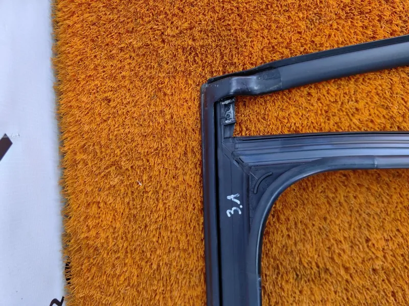 Уплотнитель стекла двери