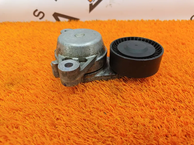 Ролик натяжной навесного оборудования