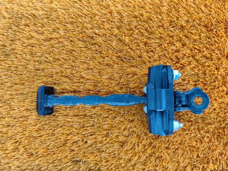 Ограничитель двери