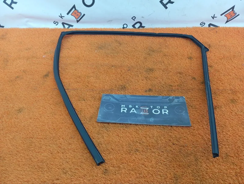 Уплотнитель стекла двери