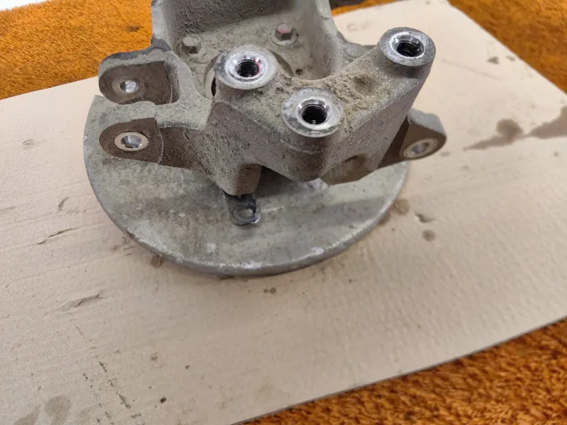 Кулак поворотный