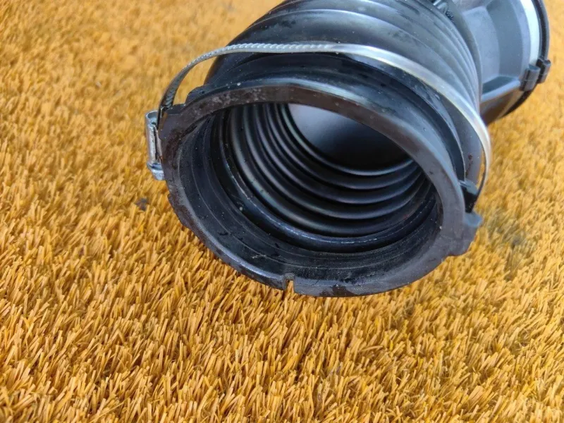Патрубок воздушного фильтра