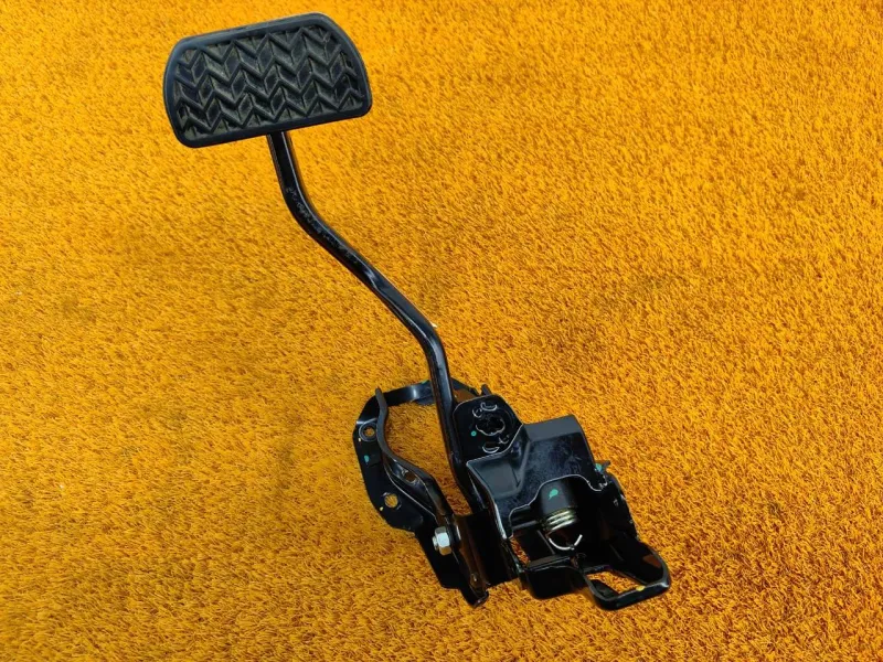 Педаль тормоза