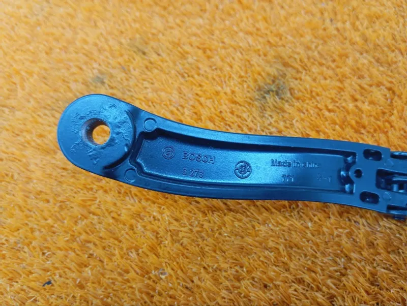 Поводок стеклоочистителя лобового стекла