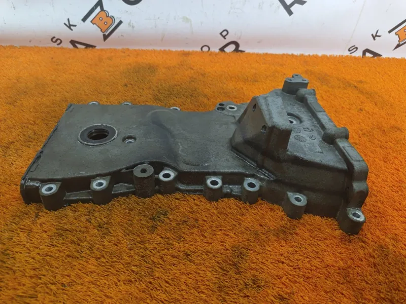 Крышка двигателя передняя