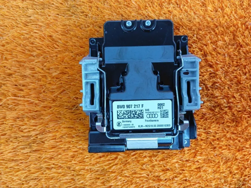 Камера переднего вида