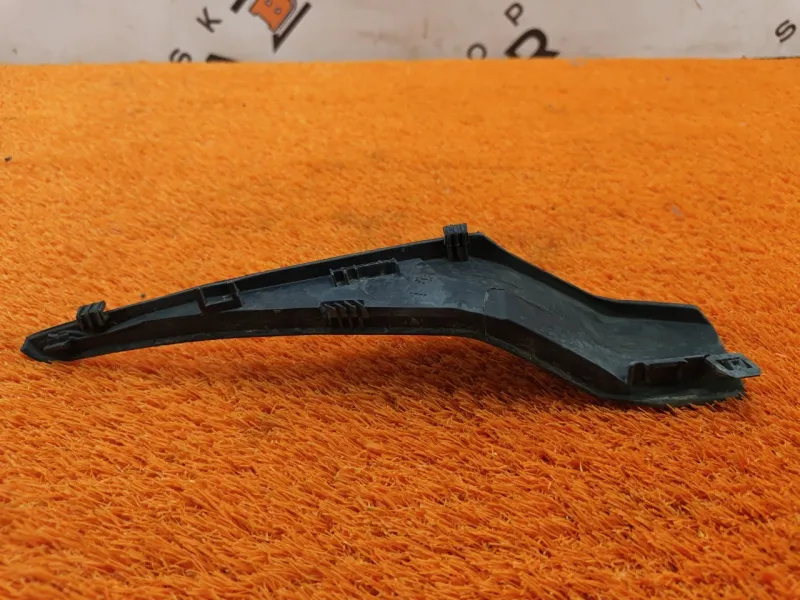 Накладка петли капота