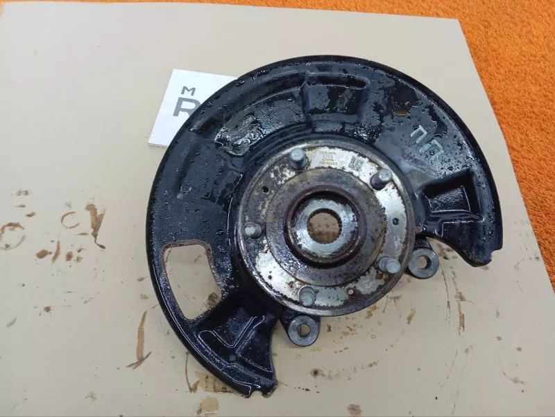 Кулак поворотный