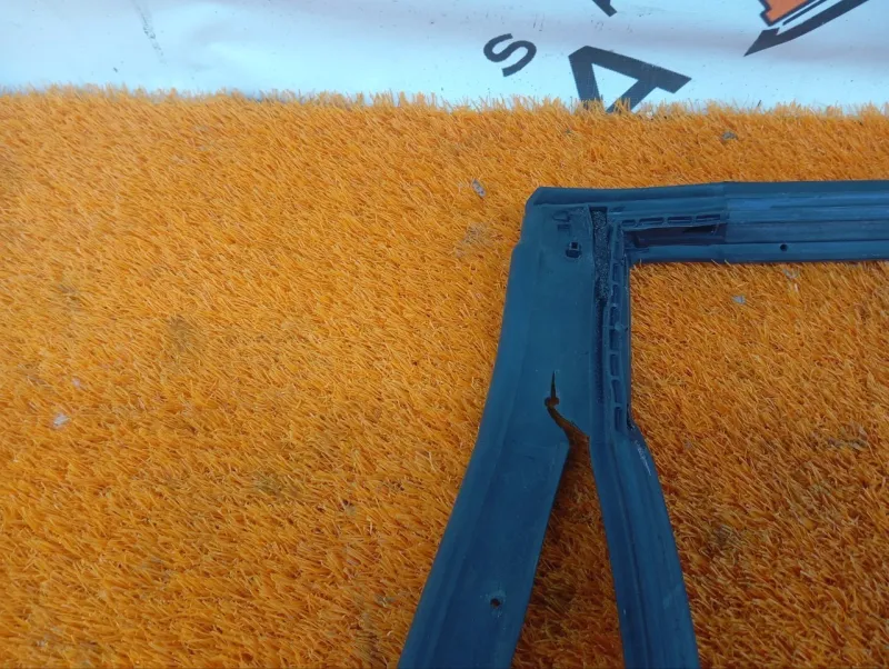 Уплотнитель двери