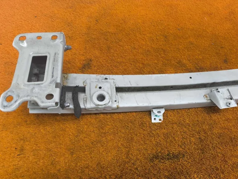 Усилитель бампера