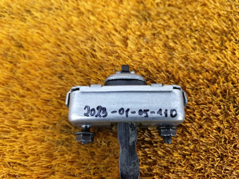 Ограничитель двери