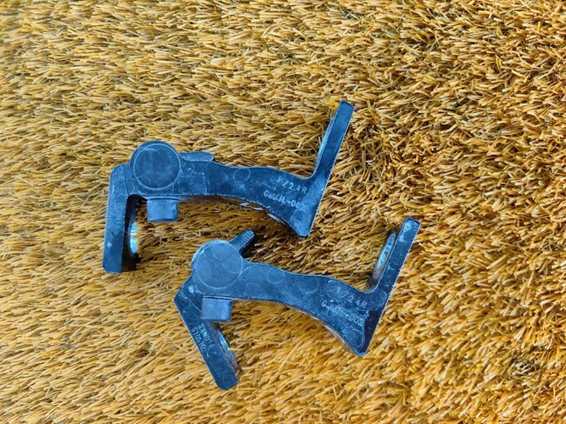 Петля двери