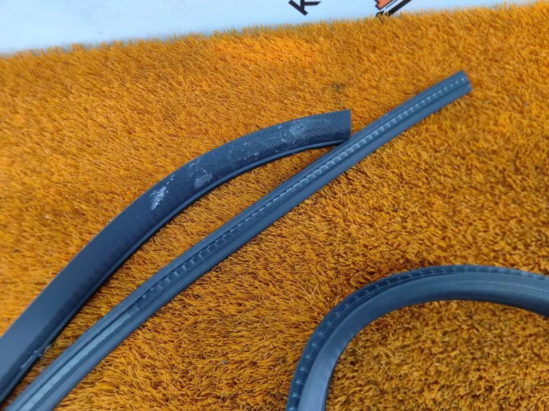 Уплотнитель проема двери