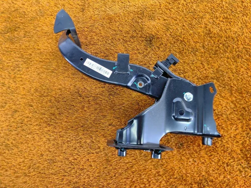 Педаль тормоза