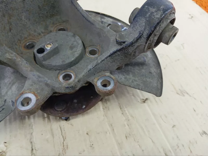 Кулак поворотный