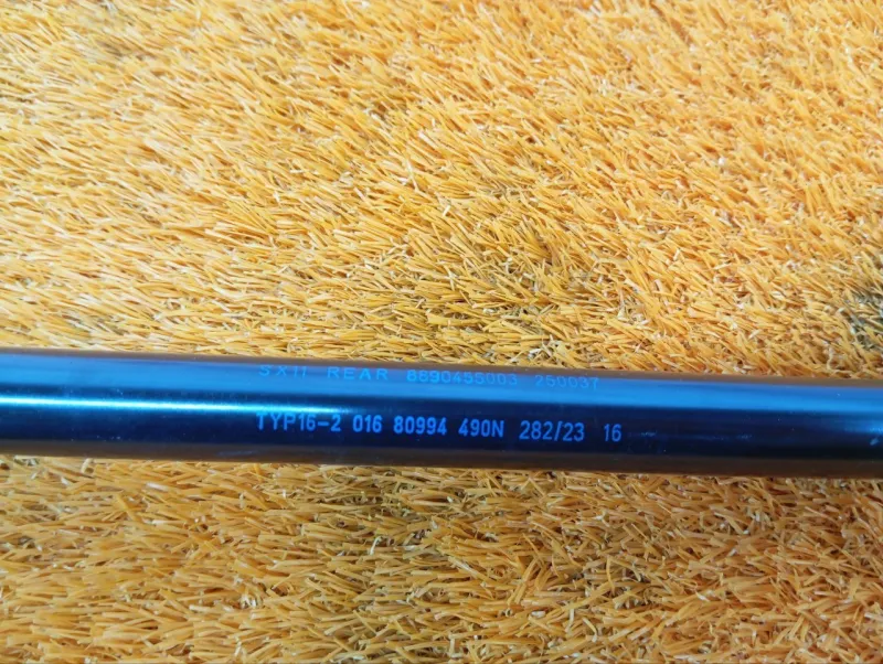 Амортизатор крышки багажника