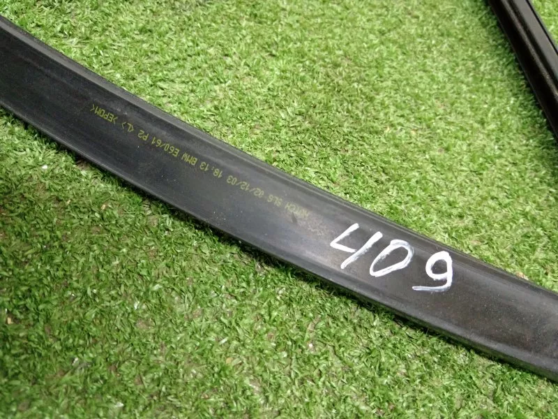 Уплотнитель стекла двери