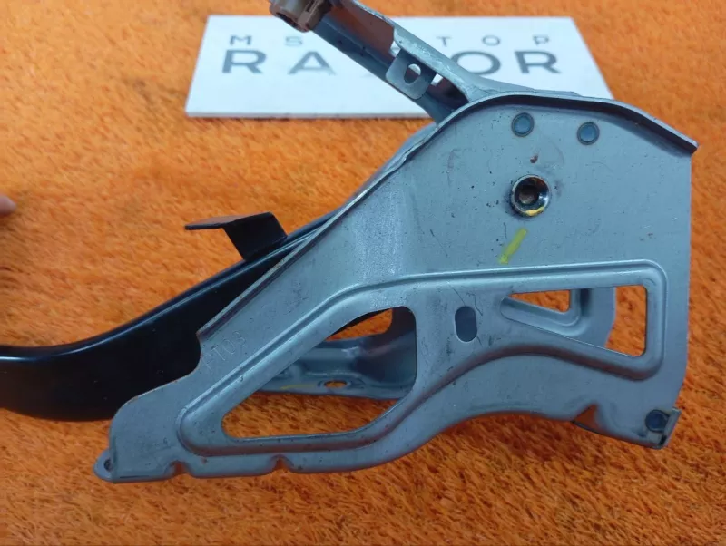 Педаль тормоза