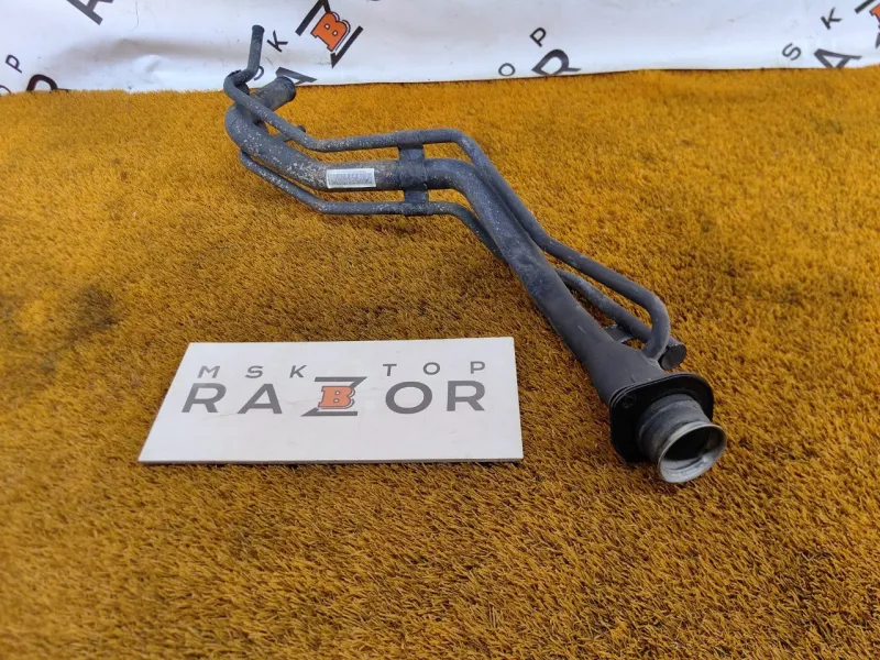 Горловина топливного бака