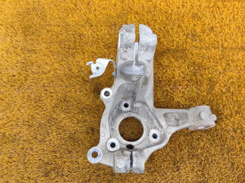 Кулак поворотный