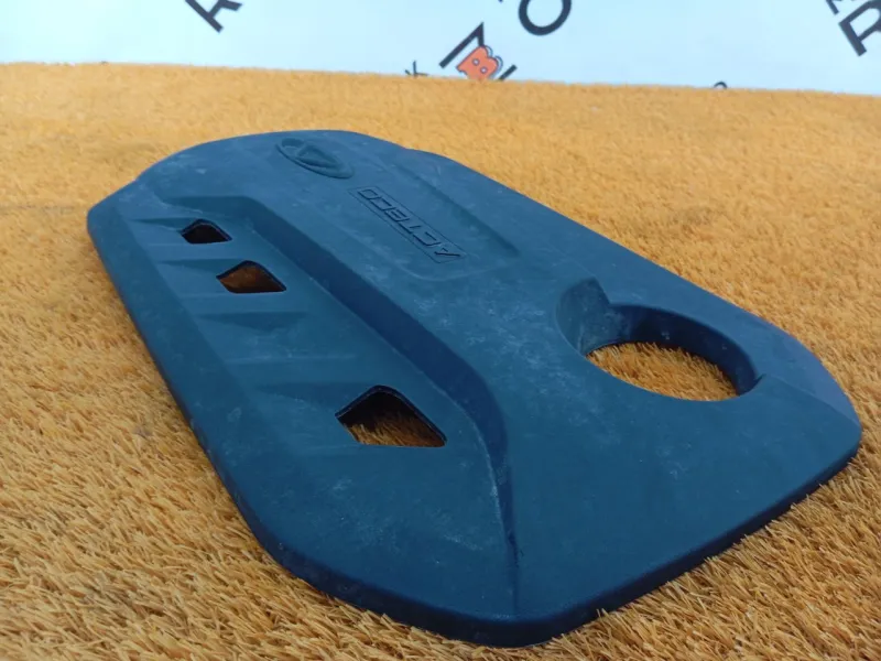 Декоративная крышка двигателя