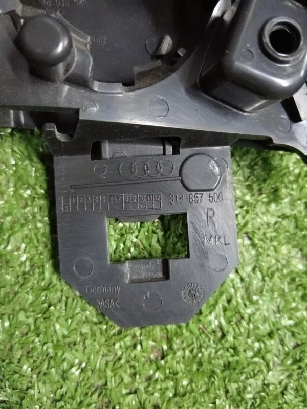 Накладка крепления зеркала