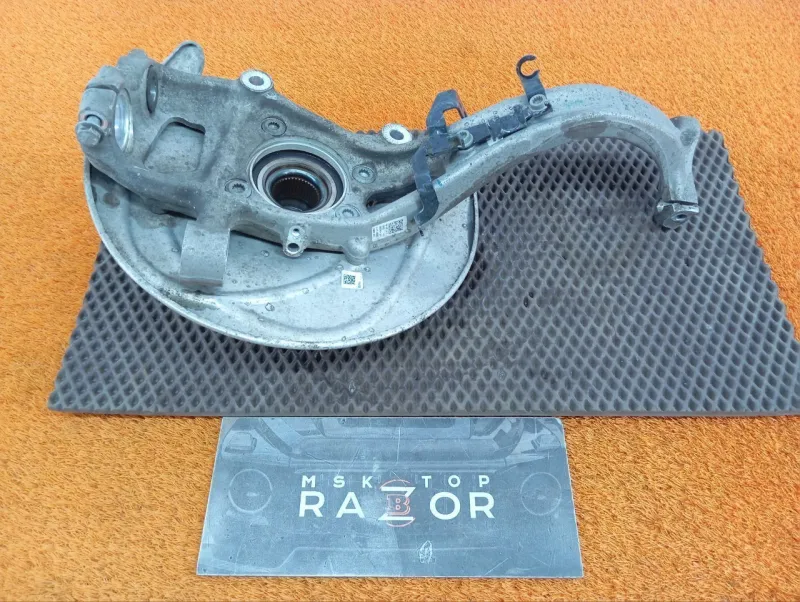 Кулак поворотный