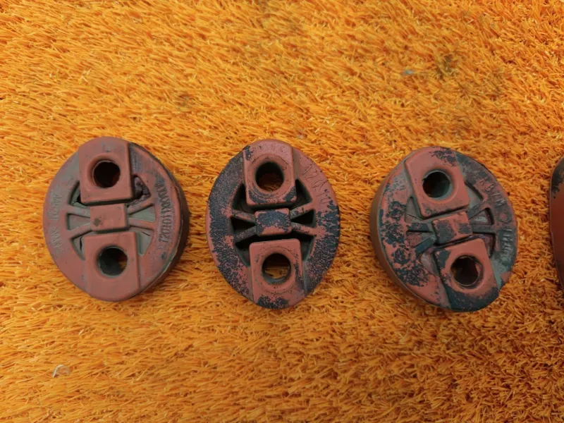 Крепление глушителя