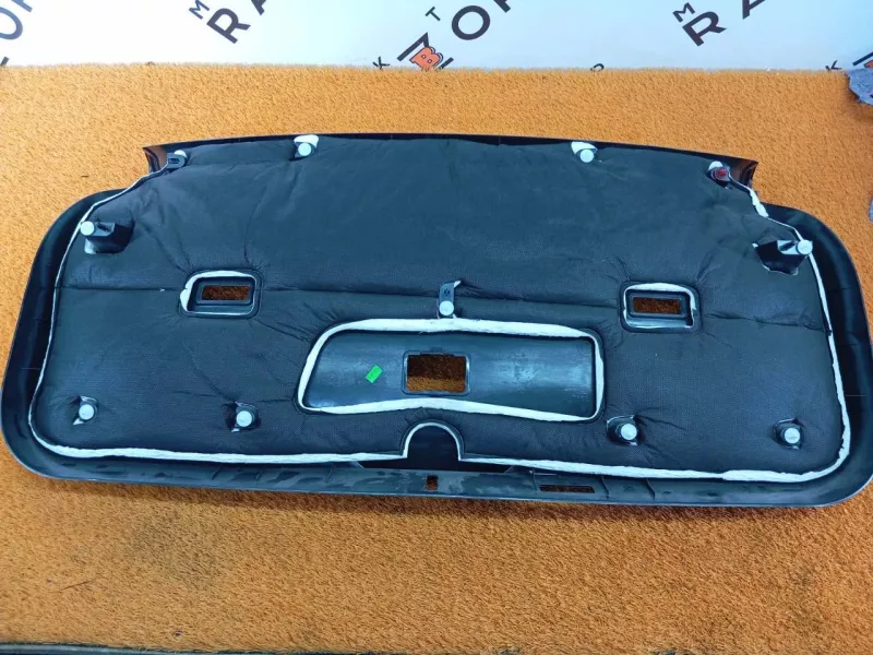 Обшивка двери багажника