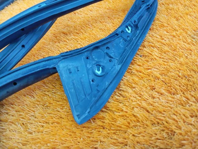 Уплотнитель двери