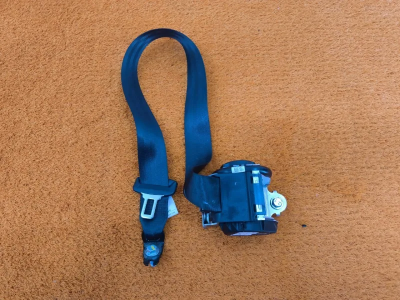 Ремень безопасности