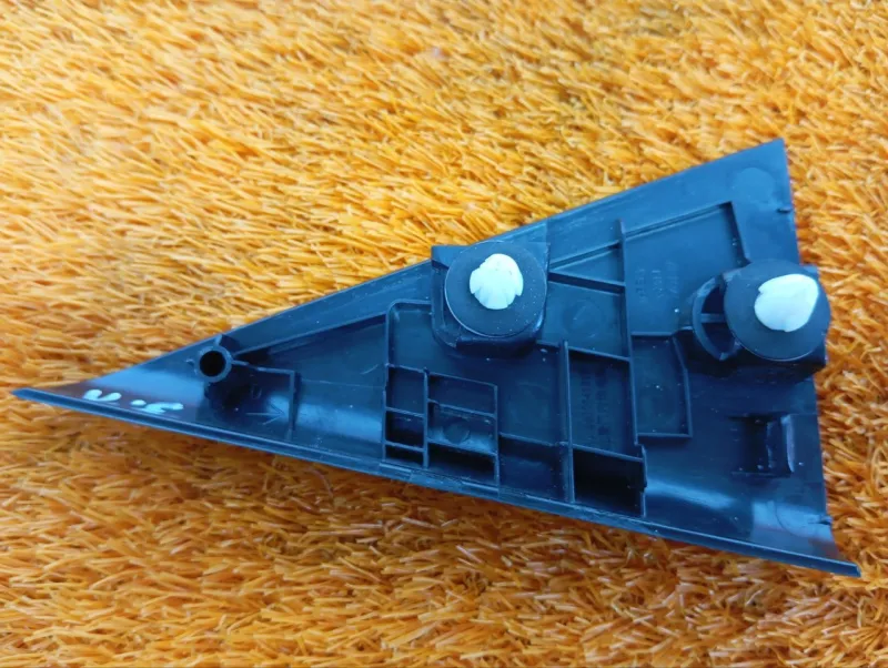 Уголок двери