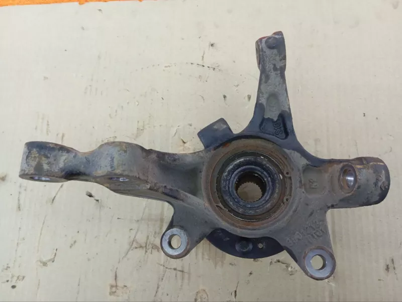 Кулак поворотный