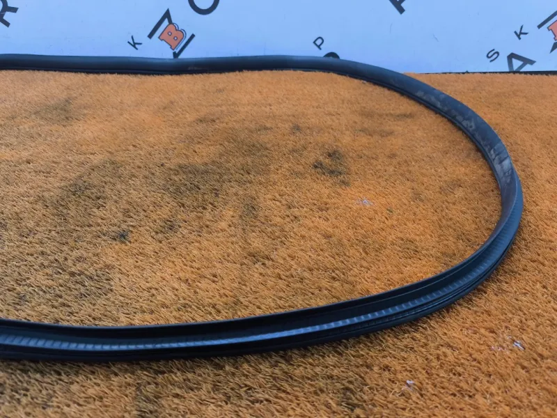 Уплотнитель проема двери