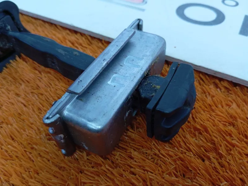 Ограничитель двери