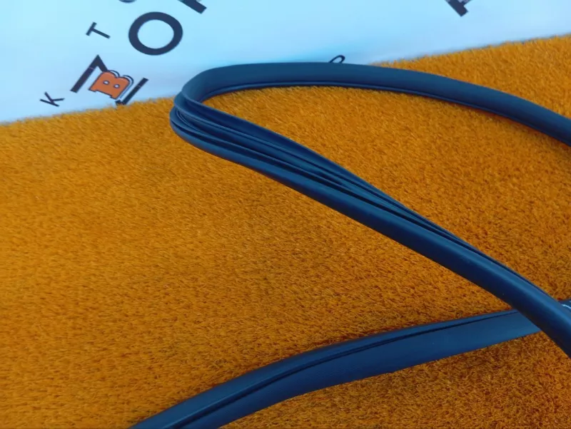 Уплотнитель проема двери