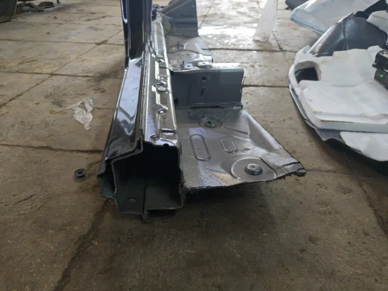 Порог с центральной стойкой