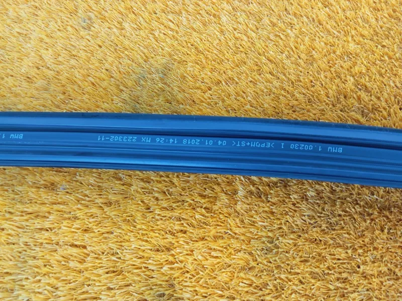 Уплотнитель стекла двери