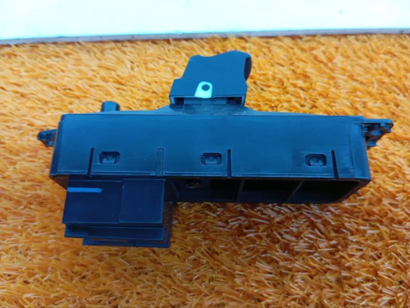 Кнопка стеклоподъемника