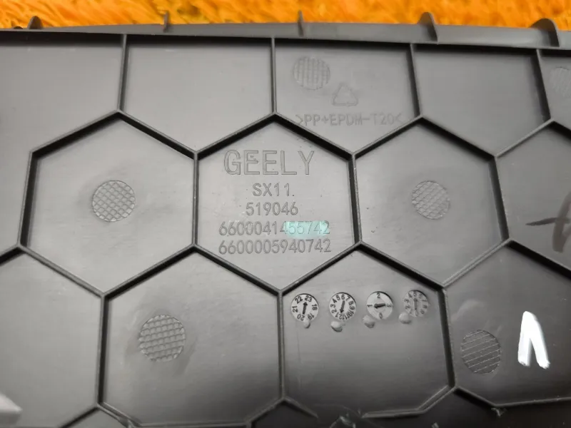 Накладка на торпедо