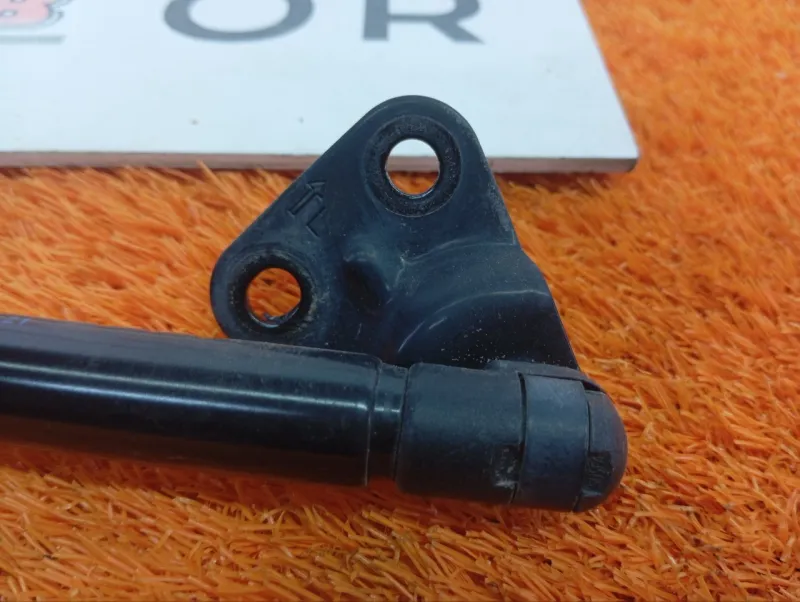 Амортизатор крышки багажника