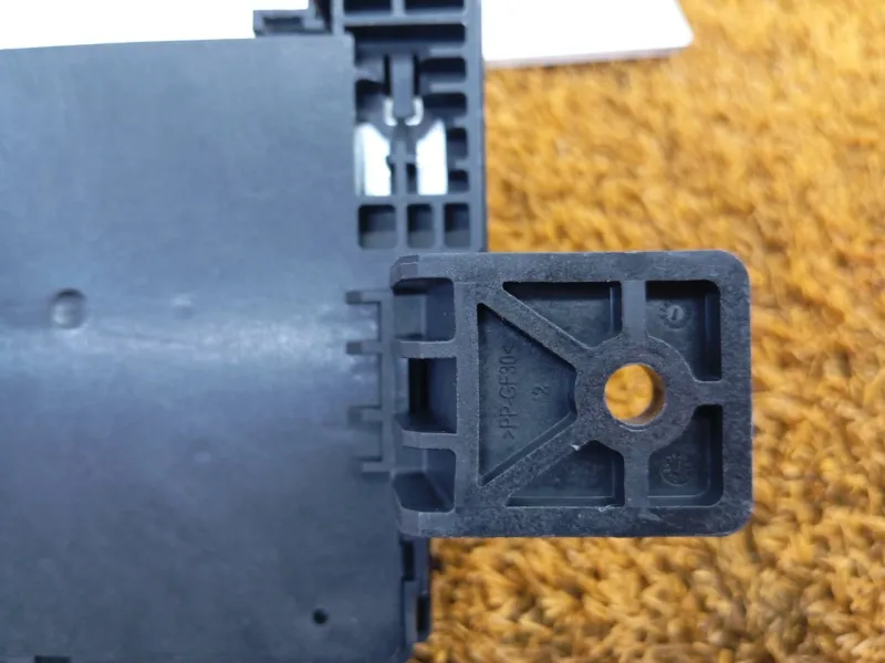 Блок предохранителей под капот