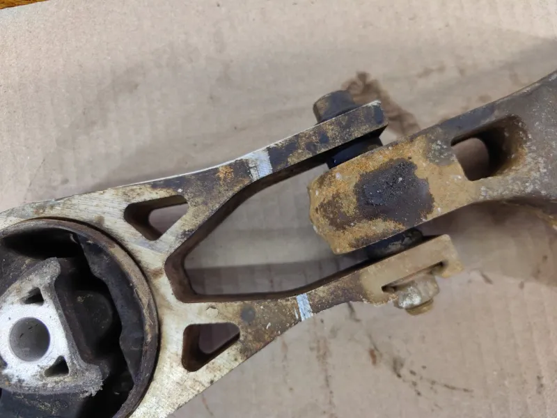 Подушка двигателя