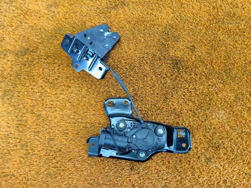 Замок багажника